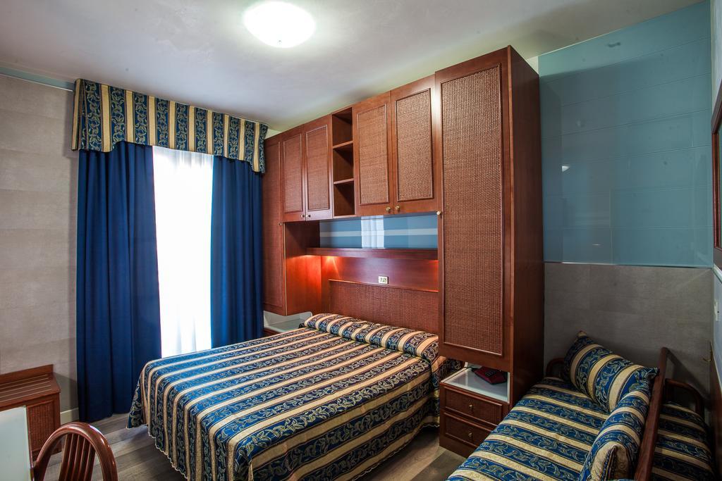 Hotel Colombo ลิโดดิเยโซโล ภายนอก รูปภาพ