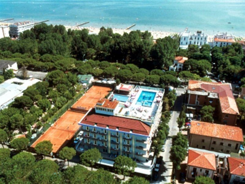 Hotel Colombo ลิโดดิเยโซโล ภายนอก รูปภาพ