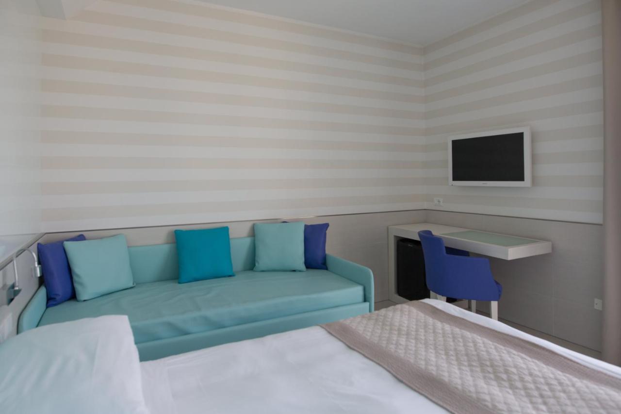 Hotel Colombo ลิโดดิเยโซโล ภายนอก รูปภาพ