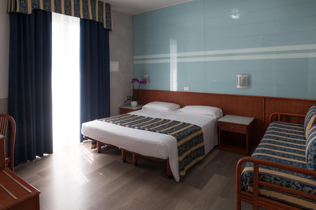 Hotel Colombo ลิโดดิเยโซโล ภายนอก รูปภาพ